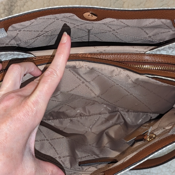 Michael Kors purse - Picture 10 of 12